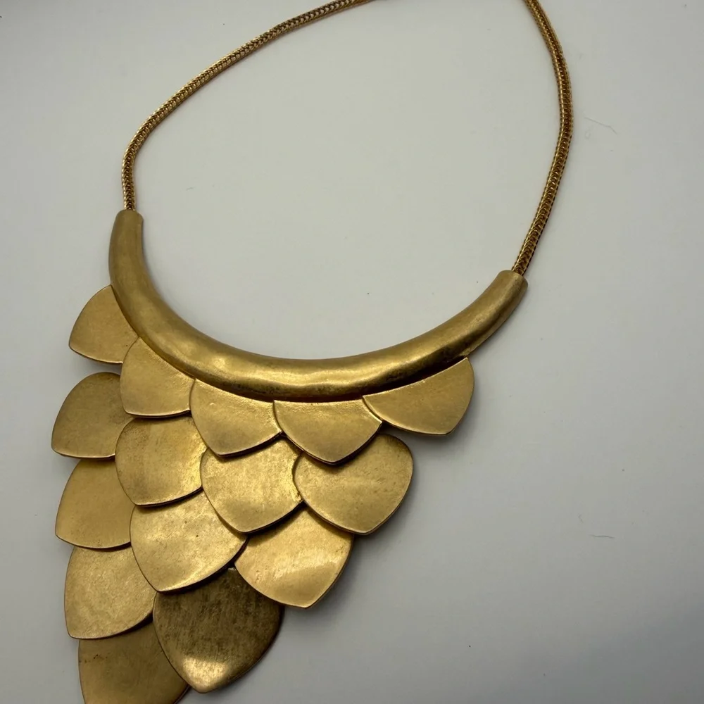 Chloe + Isabel Gold Tone Metal Bib Necklace N131G - Picture 2 of 5